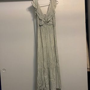 Lulu’s green floral print dress